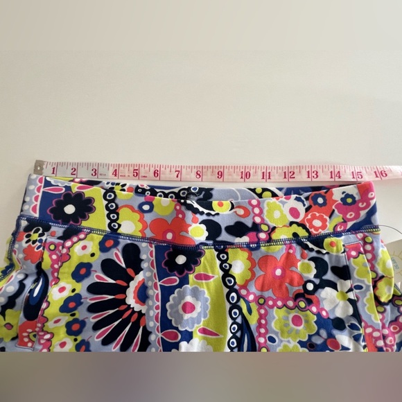 T BY TALBOT. SIZE MP. FLORAL PATTERNED SKORTS. - Picture 4 of 13